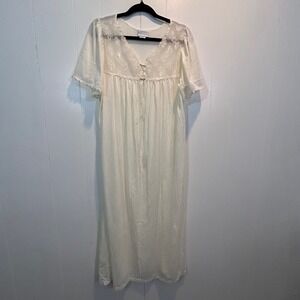 Pure Luxury Vintage Cream Lace Nightgown Small Short Sleeve V-Neck Maxi USA Made